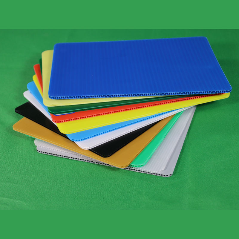 PE Film Wrapping PP Honeycomb Core Panel per isolamento termico e resistenza alle intemperie