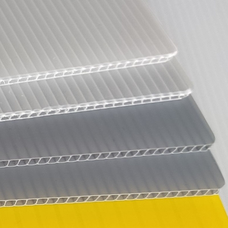 Il bordo scanalato in Correx bianco del bordo dei pp 4x8 4mm 5mm Correx ha personalizzato