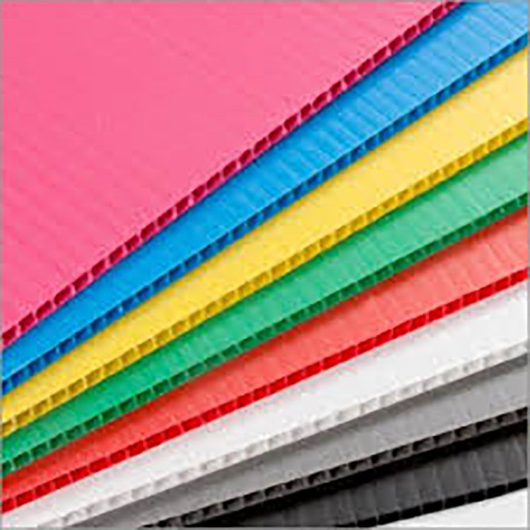 La plastica ondulata riciclata rossa blu riveste il cartone ondulato di 10mm pp
