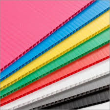 La plastica ondulata riciclata rossa blu riveste il cartone ondulato di 10mm pp