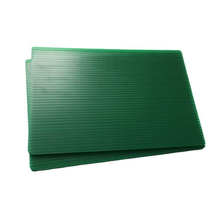 Lo strato ondulato A4 Coroplast dell'HDPE ignifugo di Sunproof riveste 4x8