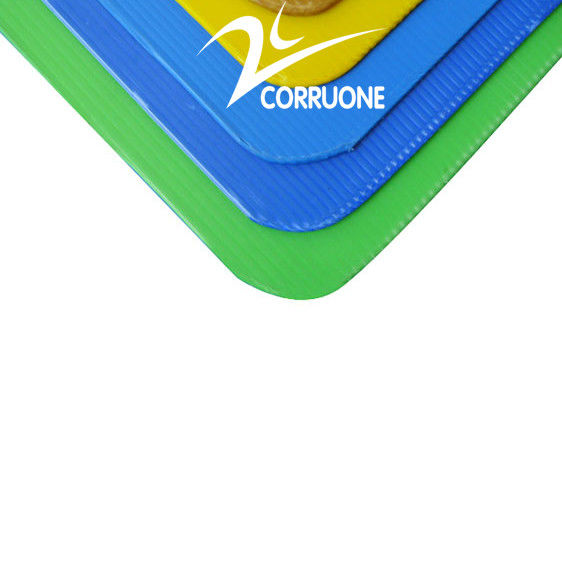 Il bordo giallo di Coroplast 5mm 6mm 8mm ha ondulato gli strati di plastica 4x8