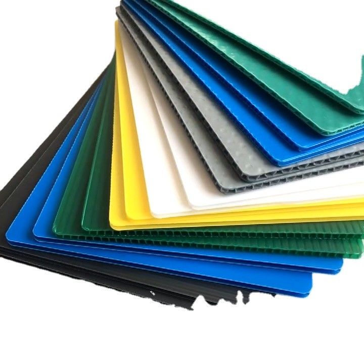 4mm Corflute hanno ondulato lo strato di plastica della protezione del pavimento della copertura per costruzione